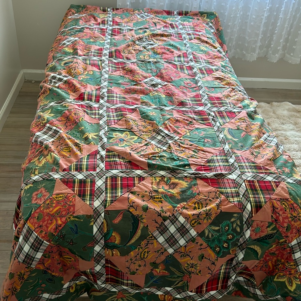 Vintage Bloomingdale’s Cotton Patchwork Bed Cover Blanket Twin size